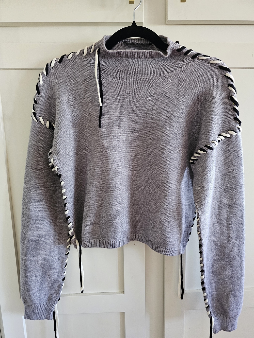 AKIRA Light Gray Cropped Crewneck Sweater with Black & White Lacing